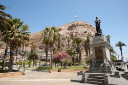 Una statua nel centro di Arica, porto del Cile, Sud America.



