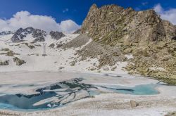 Una suggestiva veduta dello ski resort del Passo del Tonale, Lombardia/Trentino Alto Adige, in estate.

