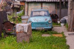 Suceava, Romania: una vecchia Trabant, una delle auto simbolo dell'Europa comunista prodotta nella Germania dell'Est - foto © Mirek Nowaczyk / Shutterstock.com