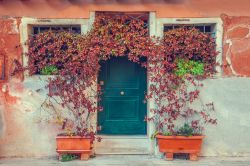 Una vecchia porta nel centro storico di Sogliano in Romagna