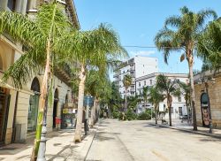 Una veduta di corso Umbero I° con Piazza del Popolo sullo sfondo, Brindisi, Puglia - © Alvaro German Vilela / Shutterstock.com