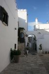 Una via del centro a Carovigno in puglia