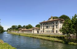 Una villa di Delizia a Cassinetta di Lugagnano in Lombardia - © hal pand / Shutterstock.com
