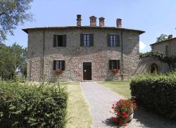 Una villa in pietra di Fortunago in Lombardia
