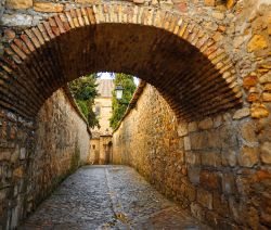 Una viuzza del centro storico di Baeza, Andalusia, Spagna.

