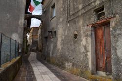 Una viuzza del centro storico di Trentinara borgo del Cilento in Campania