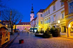 Uno scorcio by night del centro di Bad Radkersburg, Stiria, Austria.
