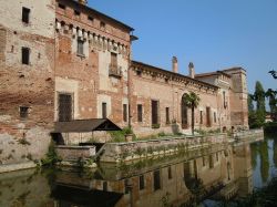 Uno scorcio del Castello di Padernello l'attrazione principale di Borgo San Giacomo