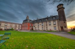 Uno scorcio del castello d'Isenbourg a Rouffach, Alsazia, Francia. Eretta in epoca merovingia, questa dimora ospitò la residenza di Dagoberto II° - © joeborg / Shutterstock.com ...