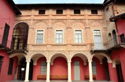Uno scorcio del centro storico di Cherasco in Piemonte