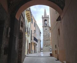 Uno scorcio del centro storico di Torano Nuovo in Abruzzo Di Carlos Jose Monzon - Opera propria, CC BY-SA 3.0, Collegamento