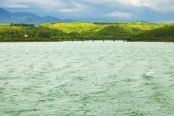 Uno scorcio del lago di Corbara in provincia ...