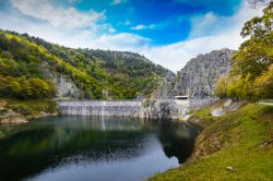 Uno scorcio del lago Furan e del fiume nei pressi di Saint-Etienne, Francia.

