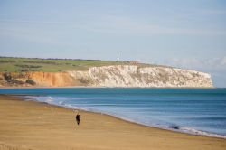 Uno scorcio del litorale a Sandown Beach sull'isola di Wight (Inghilterra). Siamo su una delle più belle spiagge dell'isola con chilometri di sabbia dorata. E' frequentata ...