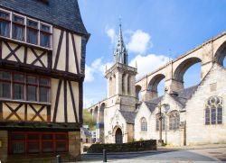 Uno scorcio del viadotto di Morlaix visto dalla città vecchia, Bretagna, Francia.
