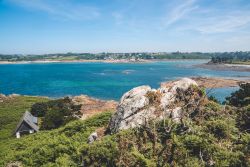 Uno scorcio della baia di Morlaix da Sterec Island, Bretagna, Francia.



