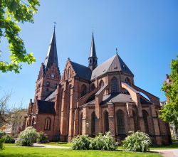 Uno scorcio della chiesa medievale di San Pietro nella cittadina svedese di Malmo. In stile gotico, si presenta con una torre alta 105 metri.

