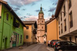 Uno scorcio della cittadina bavarese di Berchtesgaden al calar del sole con il cielo blu e le nuvole in estate - © Sergey Fedoskin / Shutterstock.com