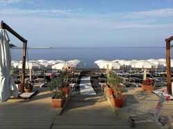 Uno scorcio della spiaggia di Sapri, Salerno, vista dal lungomare di Corso Italia (Campania).



