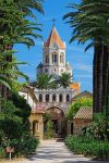 Uno scorcio dell'abbazia di Lerino a Saint-Honorat, di fronte a Cannes © Adam Zoltan / Shutterstock.com