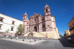 Uno scorcio dell'antica cittadina di Zacatecas, Messico. Dal 1993 il centro coloniale è patrimonio dell'Unesco per via dei suoi palazzi con elaborate decorazioni, i vicoli di ...