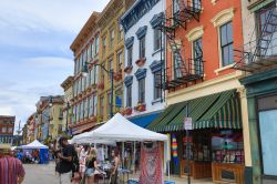 Uno scorcio di Findlay Market a Cincinnati, Ohio. E' uno dei mercati contadini alla moda del distretto storico Over the Rhine della città americana - © aceshot1 / Shutterstock.com ...