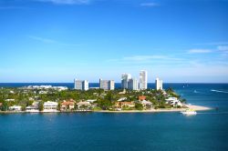 Uno scorcio di Fort Lauderdale, Florida, vista da una nave crociera alla partenza dal porto - © LunaseeStudios / Shutterstock.com