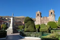 Uno scorcio di Puno, capitale dell'omonima regione peruviana. Siamo sul celebre lago Titicaca - © sunsinger / Shutterstock.com