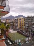 Uno scorcio di San Giorgio a Cremano con il Vesuvio sullo sfondo - © Robert Fleming (talk) -CC BY-SA 3.0, Wikipedia