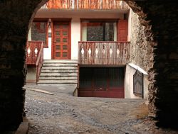 Uno scorcio di un arco nel centro medievale della città, Valtellina