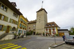 Uno scorcio panoramico del castello di Murten, Svizzera. L'edificio odierno risale al 1755 - © marekusz / Shutterstock.com