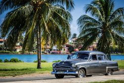 Una vecchia auto statunitense degli anni '50 lungo le strade di Varadero (Cuba) - © possohh / Shutterstock.com
