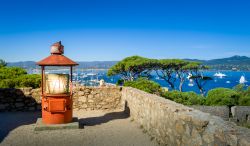 Vecchio faro al museo marittimo di Saint-Tropez, Francia.

