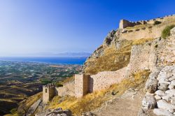 Vecchio forte a Corinto, Peloponneso, Grecia.
