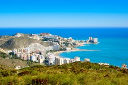 Veduta aerea della spiaggia di Cullera, Spagna. Questa località balneare della Spagna mediterranea dista circa 40 km da Valencia.



