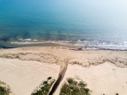 Veduta aerea della spiaggia La Patacona, ad Alboraya di Valencia in Spagna

