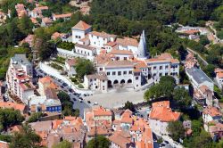 Una veduta aerea della città di Sintra (Portogallo), una delle più importanti destinazioni turistiche del paese - foto © cristovao / Shutterstock.com
