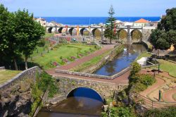 Veduta dall'alto di un'area verde a Ribeira Grande, isola di Sao Miguel (Azzorre) - © 92407030 / Shutterstock.com