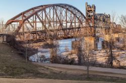 Veduta del Clinton Presidential Park Bridge a Little Rock, Arkansas (USA). E' uno dei "six bridges" della città americana.
