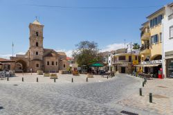 Veduta della chiesa di San Lazzaro a Larnaka, isola di Cipro. E' il più importante edificio di culto ortodosso della città: realizzato in pietra chiara, si presenta con un ...