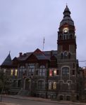 Veduta della Old Pulaski County Courthouse di Little Rock al crepuscolo (Arkansas). Il vecchio tribunale cittadino è costituito da un elaborato edificio in stile romanico in pietra e ...