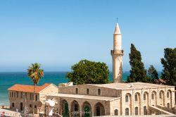 Veduta della Touzla Mosque a Larnaca, isola di Cipro. La sua costruzione risale all'XI° secolo.
