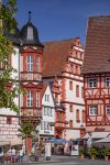 Veduta di Herrngasse dalla piazza del mercato di Coburgo (Germania) con le tipiche case medievali - © Michael von Aichberger / Shutterstock.com