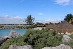 Veduta panoramica della costa caraibica di Puerto Aventuras, Quintana Roo, Messico. Questa località è situata al centro della Riviera Maya ad appena 30 minuti in auto da Tulum ...