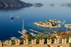 Veduta panoramica dell'isola di Kekova dal castello di Simena, Antalia, Turchia. 
