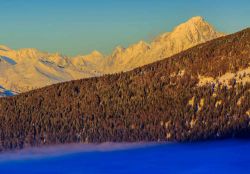 Veduta panoramica di Les Diablerets, Svizzera. Una bella immagine di questo angolo di Alpi Bernesi, vero e proprio paradiso per gli amanti degli sport invernali. Il paesaggio è incantevole ...