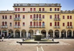 Veduta panoramica di Piazza dei Caduti a Mogliano Veneto, provincia di Treviso. Centro della vita pubblica del paese, quest'area urbana è stata costruita sullo spiazzo dove si svolgeva ...