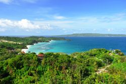 Veduta panoramica su Boracay (Filippine) dal Monte Luho, il principale rilievo dell'isola nella regione della Visayas Occidentale.