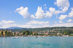 Velden am Woerther See una famosa località balneare in Austria - © nikolpetr / Shutterstock.com