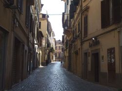 Corso della Repubblica, la via nel centro storico di Velletri - © Deblu68 - Wikimedia Commons.